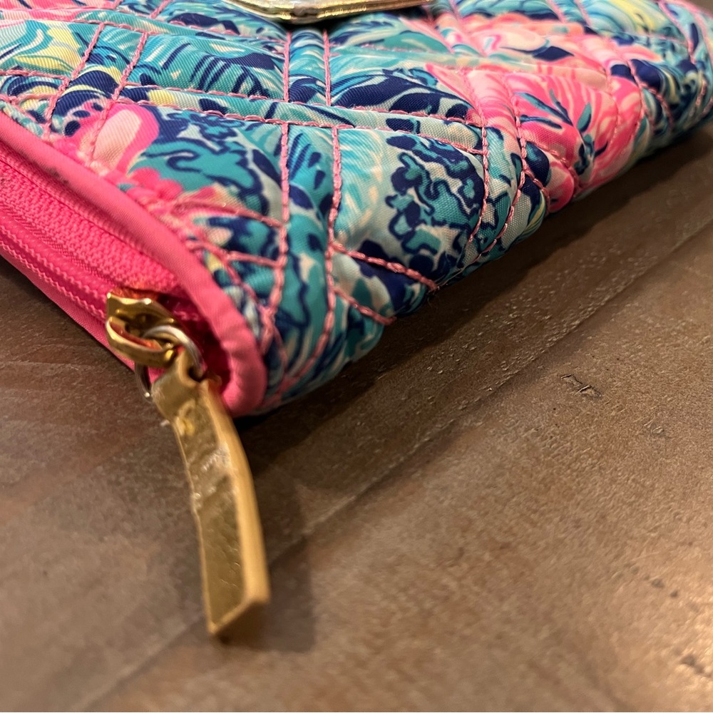 Lilly Pulitzer Quilted Warwick Floral Wallet in Lapis Lazuli Beach Club Blooms - Picture 6 of 12